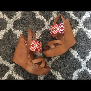 Chinese Laundry tan wedges